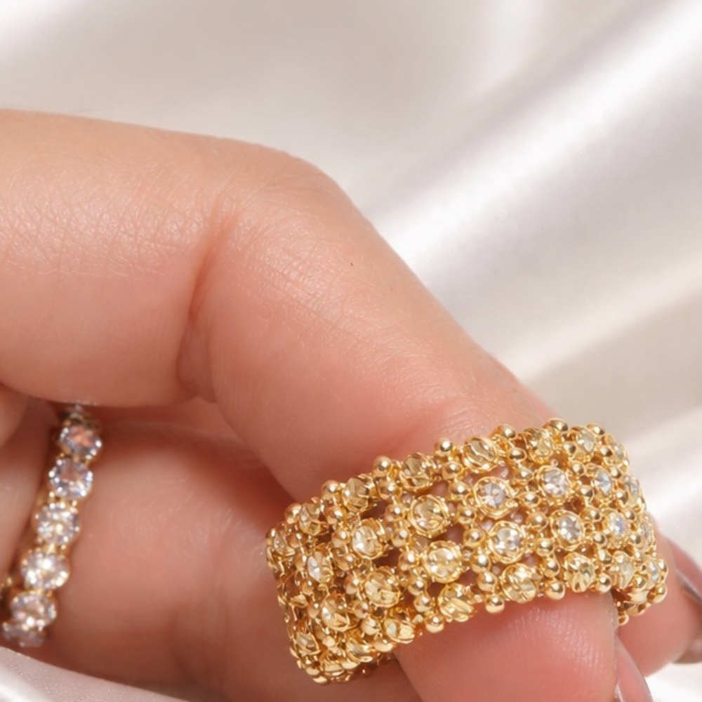 Elegant Gold-Tone adjustable Ring